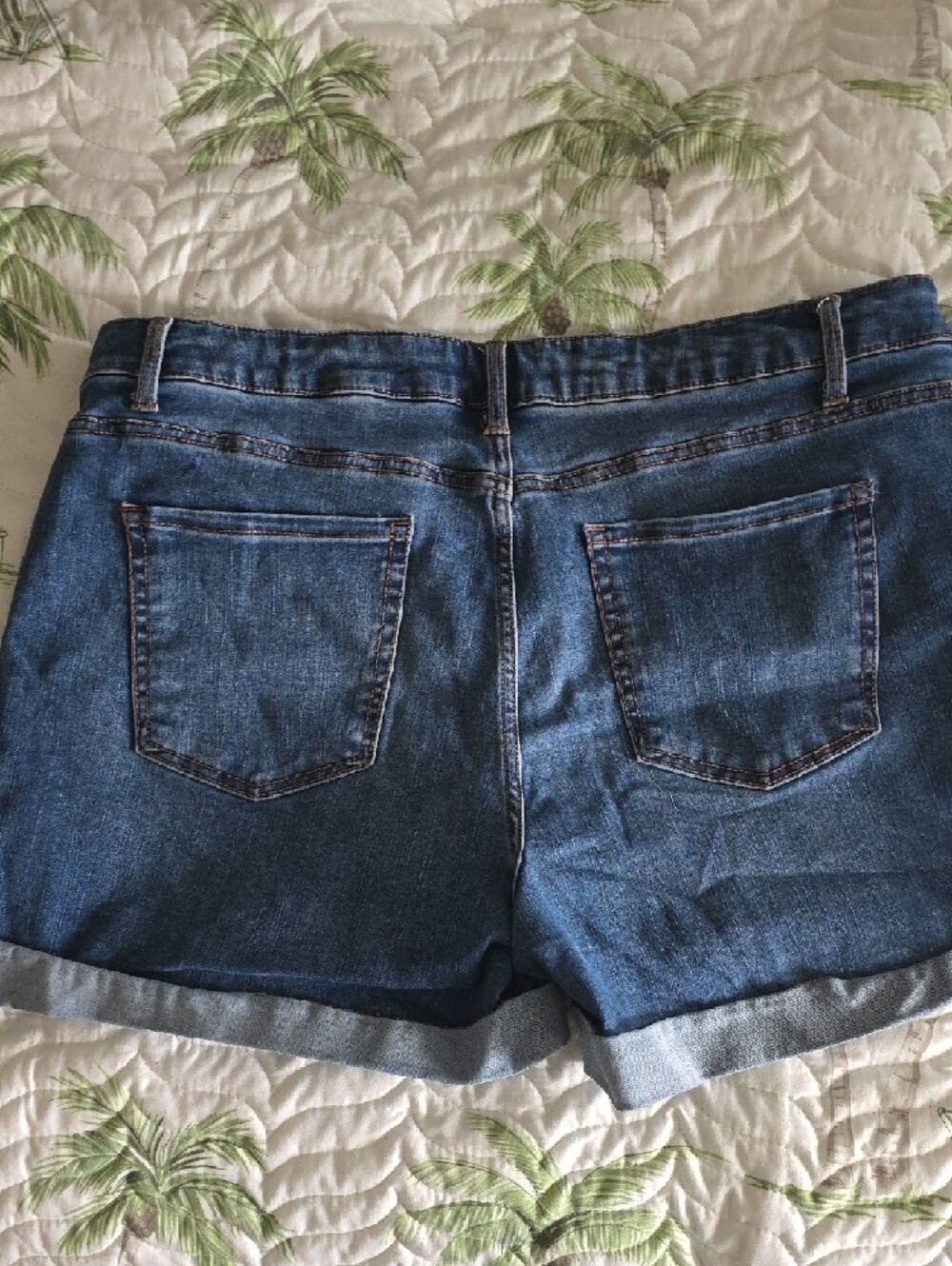 Time and Tru Mid-Rise Dark Blue Cuffed Jean Shorts - Picture 3 of 3